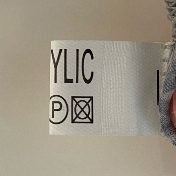 Beautiful Gray Ombré Shear Peacock Feather Oblong Acrylic Scarf BNWOT - Picture 11 of 11